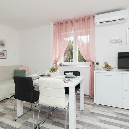 Apartman Roko เพทรอซาเน ภายนอก รูปภาพ